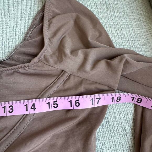 Tan off the shoulder - Picture 3 of 3